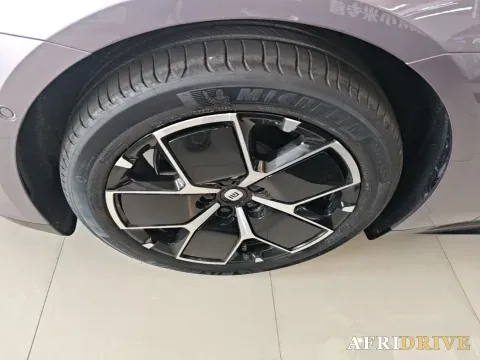 2024 MI SU7 8