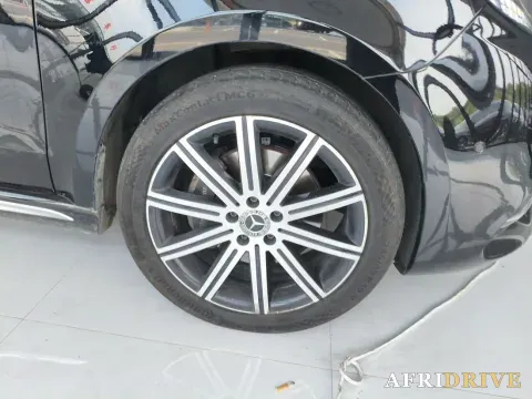 2022 Mercedes-Benz V Class 8