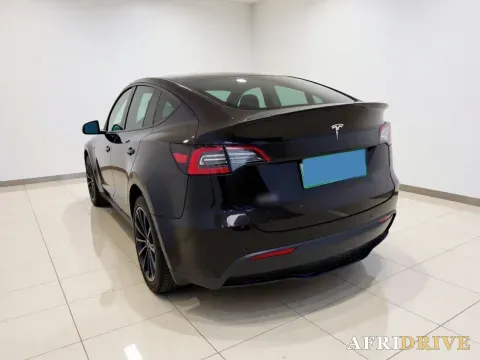 2023 Tesla Model Y 4