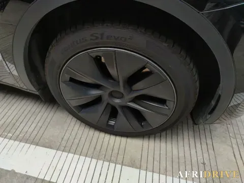 2023 Tesla Model Y 8