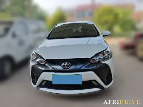 2022 Toyota Yaris L 2