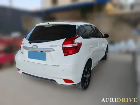 2022 Toyota Yaris L 4