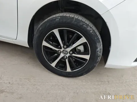 2022 Toyota Yaris L 5