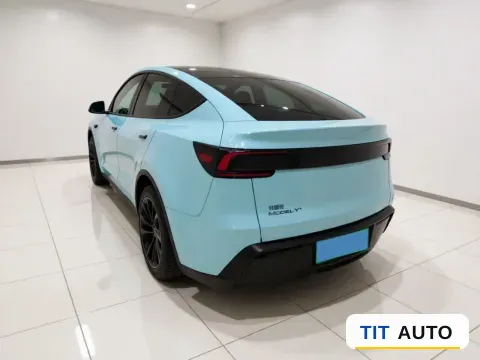 2026 Tesla Model Y 4