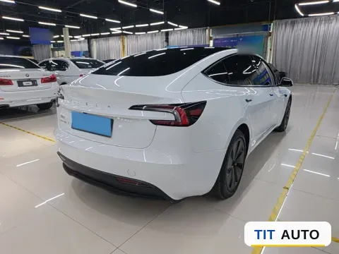 2025 Tesla Model 3 4
