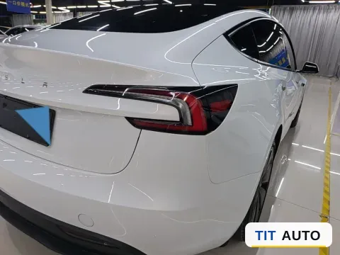 2025 Tesla Model 3 7