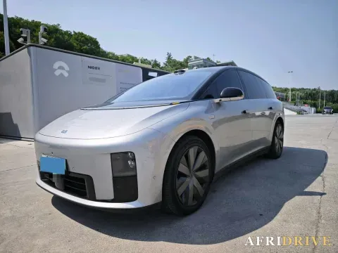 2025 Li i8