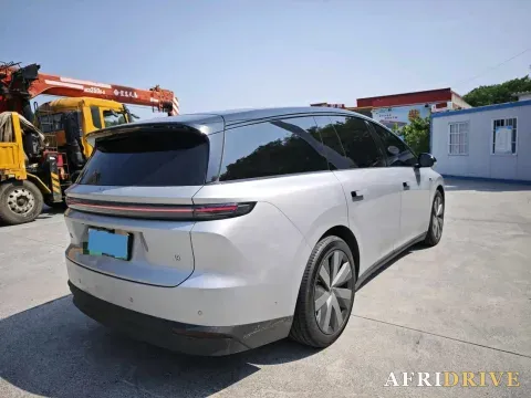 2025 Li i8 6