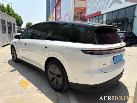2025 Li i8 4