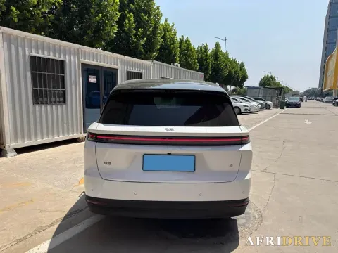 2025 Li i8 6