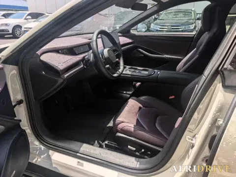2024 MI SU7 3