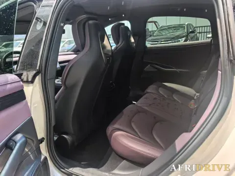 2024 MI SU7 5