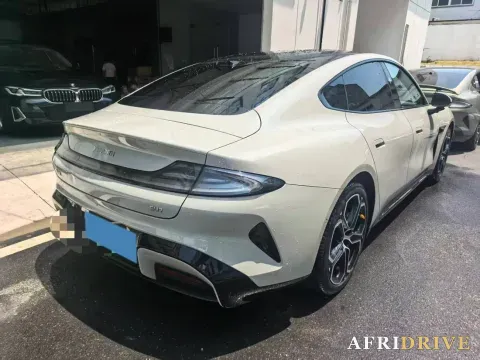 2024 MI SU7 8