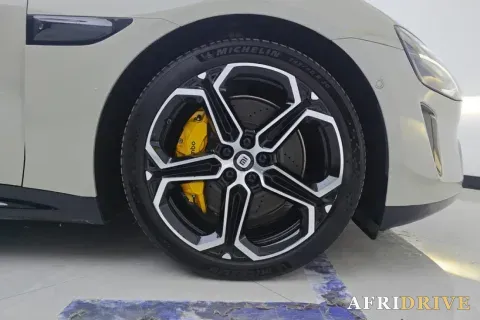 2024 MI SU7 3