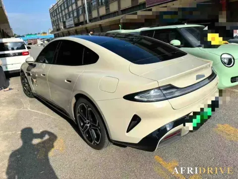2024 MI SU7 2