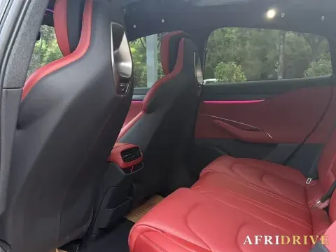 2024 MI SU7 8