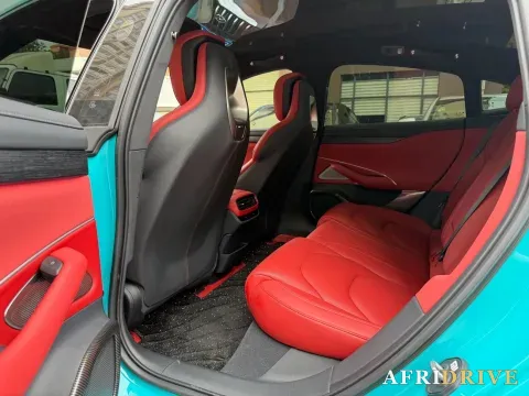2024 MI SU7 6