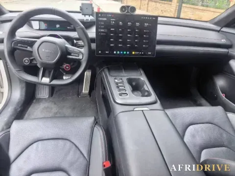 2024 MI SU7 4