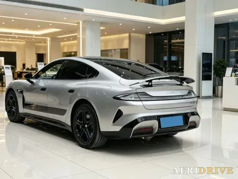 2024 MI SU7 8