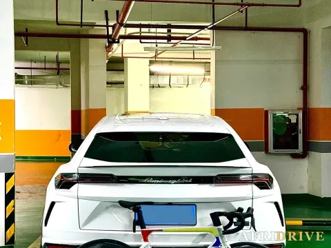2021 Lamborghini Urus 2