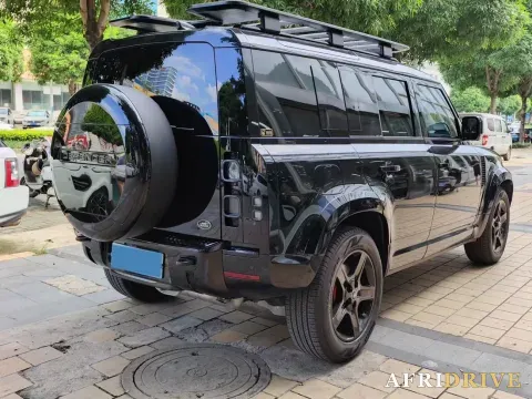 2025 Land Rover Defender 4
