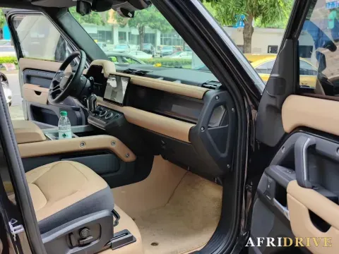 2025 Land Rover Defender 6