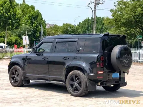 2023 Land Rover Defender 4