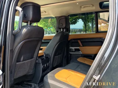 2023 Land Rover Defender 8