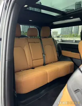 2024 Land Rover Defender 5