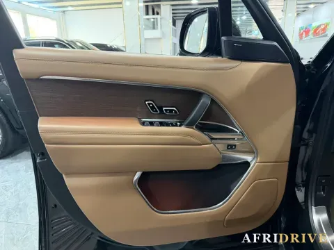 2025 Land Rover Range Rover 4