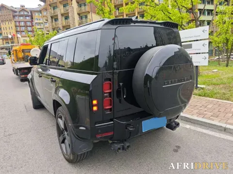 2025 Land Rover Defender 3