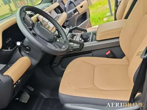 2025 Land Rover Defender 4
