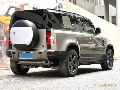 2023 Land Rover Defender 6