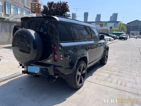 2025 Land Rover Defender 4