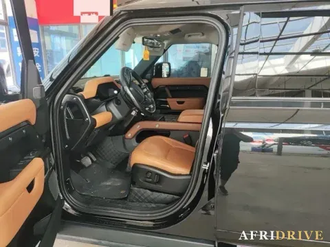 2023 Land Rover Defender 4