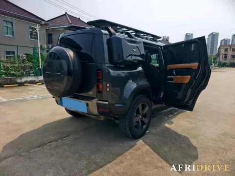 2023 Land Rover Defender 8
