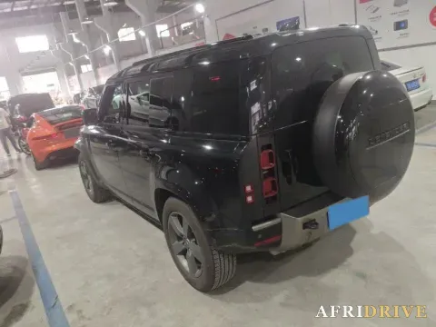 2025 Land Rover Defender 4