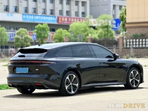 2025 NIO ET5T 5