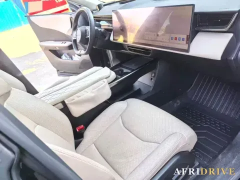 2025 Mazda EZ-60 4