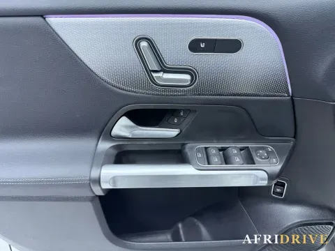 2020 Mercedes-Benz GLB Class 8