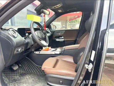 2022 Mercedes-Benz GLB Class 4