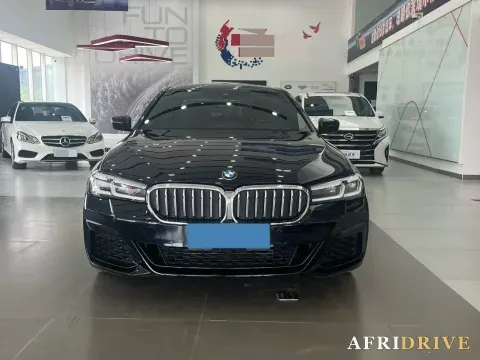 2022 BMW 5 Series 2