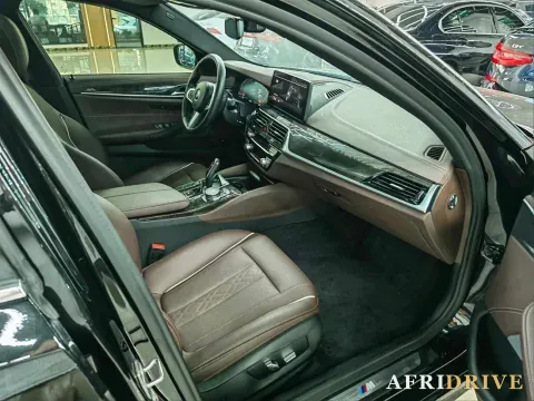 2021 BMW 5 Series 4