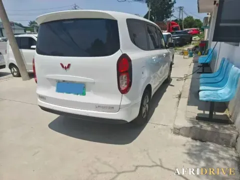 2025 WuLing HongGuang New Energy 5