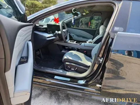 2025 Geely Galaxy E8 2