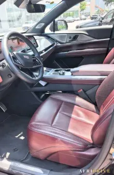 2025 Cadillac XT5 4