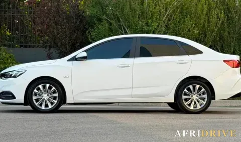 2022 Chevrolet Monza 2