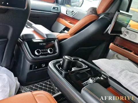 2019 Lincoln Navigator 2