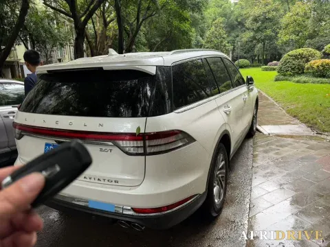 2021 Lincoln Aviator 2