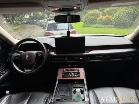 2021 Lincoln Aviator 4